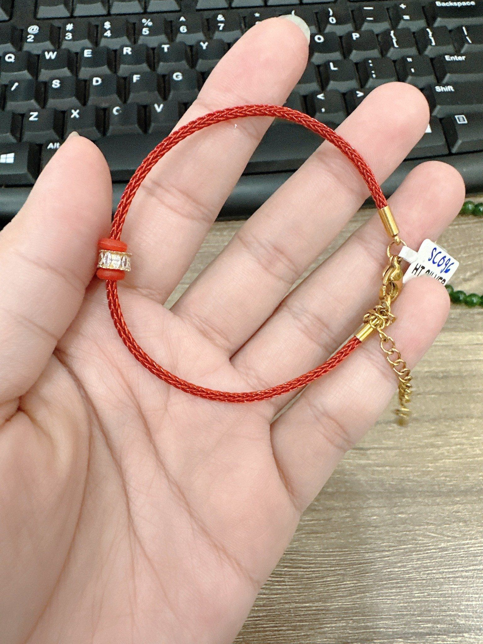  SC096 VÒNG CHỈ ĐỎ CHARM V10K 