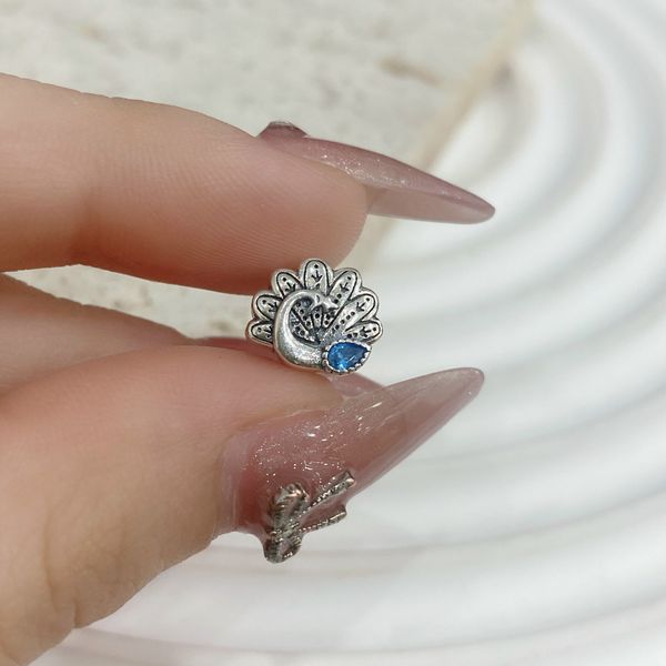  C419 Charm công đuôi xanh 