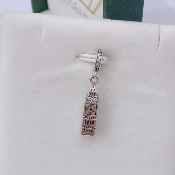  C442 Charm đồng hồ Elizabeth 