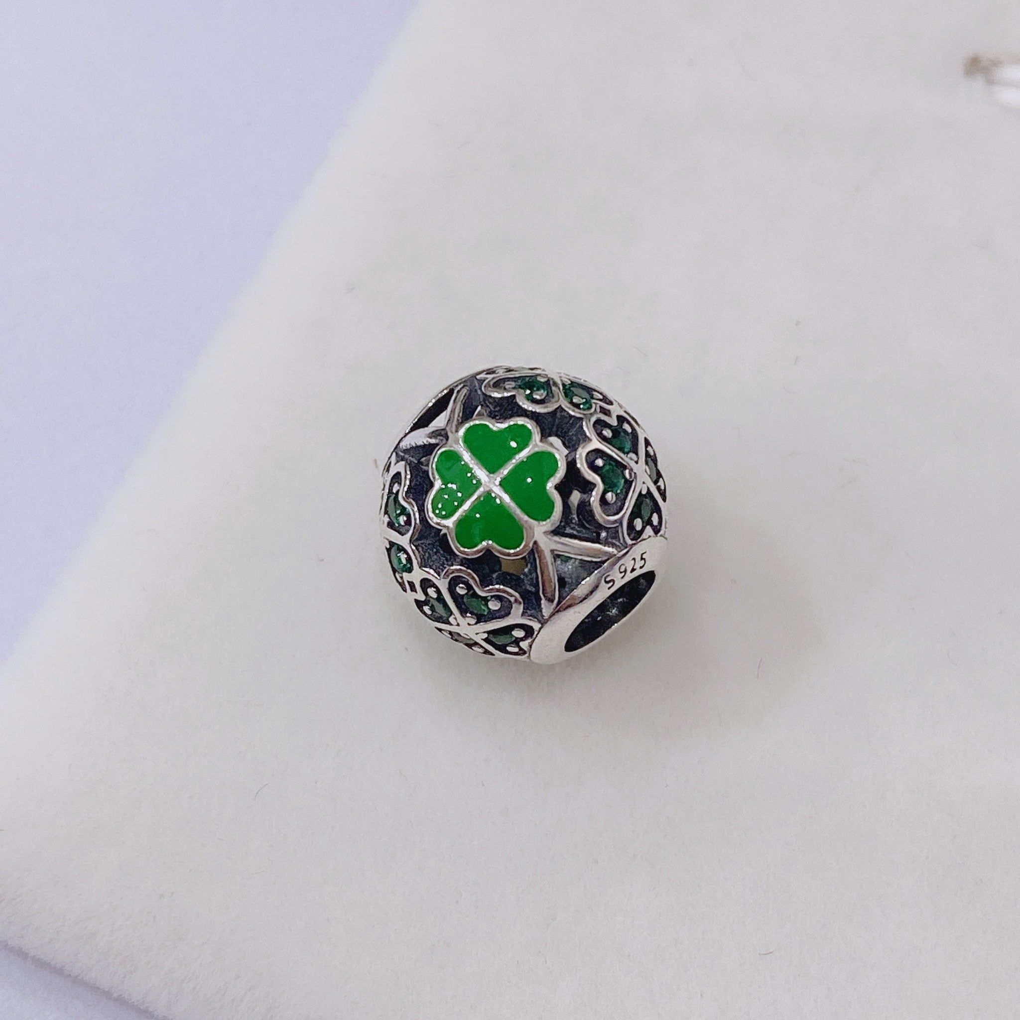  C440 Charm cỏ 4 lá may mắn 