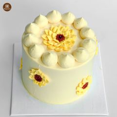BÁNH KEM HOA MÀU VÀNG