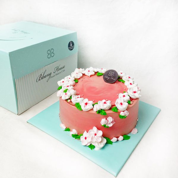 Bánh Kem Màu đỏ Hoa Trắng