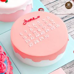 BÁNH KEM HÌNH LỊCH MÀU HỒNG