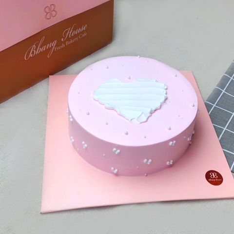  BÁNH KEM TRÁI TIM MÀU TRẮNG 