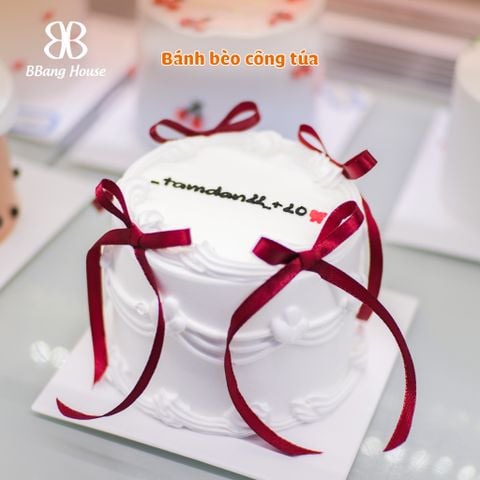  BÁNH KEM NƠ MÀU ĐỎ 