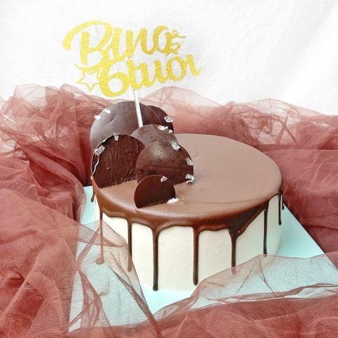  BÁNH  KEM MÀU NÂU 