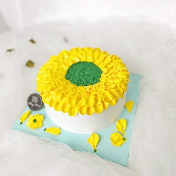Bánh Kem Hoa Hướng Dương màu vàng