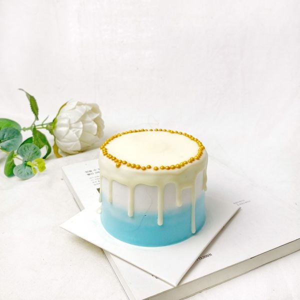 BÁNH KEM MÀU XANH DƯƠNG