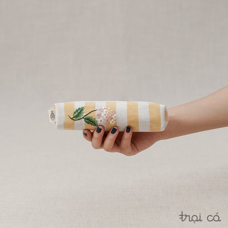  Hộp bút thêu tay (18cm) 