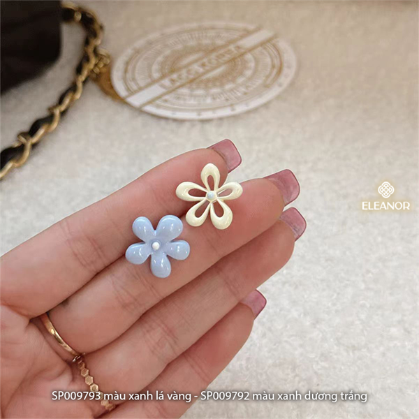  Bông tai - SP009794 hoa màu xanh dương và trắng 