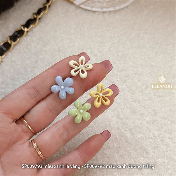  Bông tai - SP009794 hoa màu xanh dương và trắng 