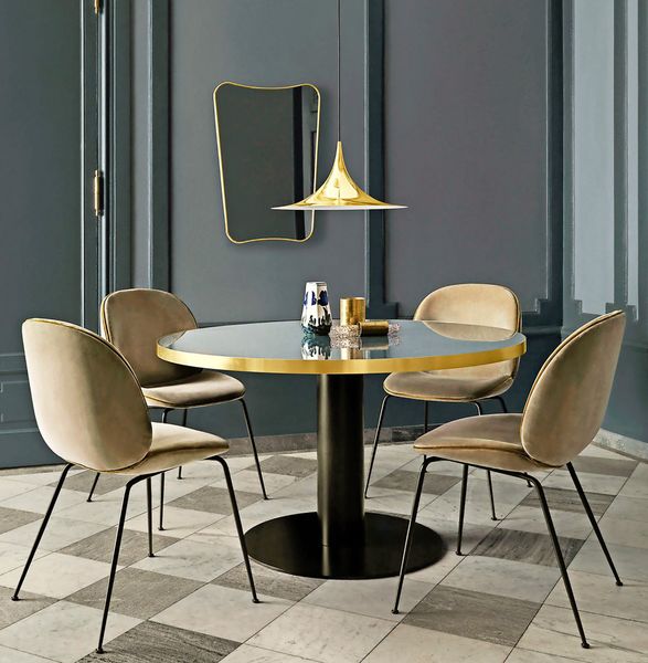 Ghế Gubi - chân đen