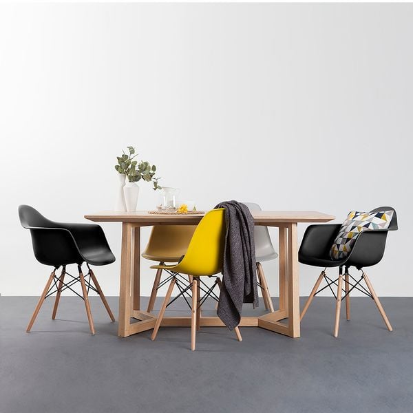 Ghế thuyền nhựa - chân gỗ - E14