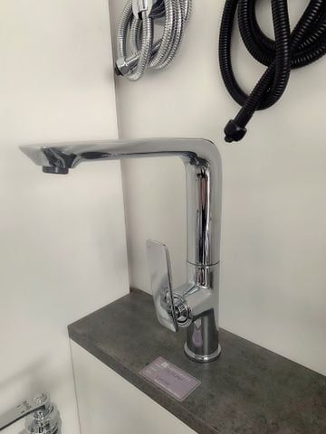 Vòi rửa bát nóng lạnh Bello VB240 – Xoay 360°, mạ Chrome sáng