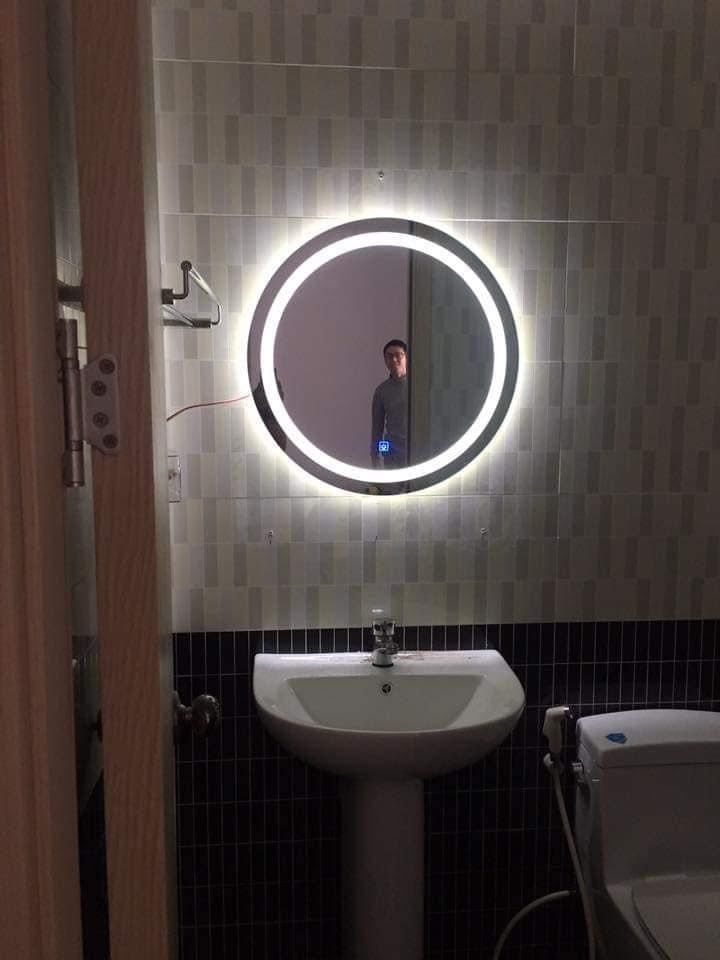 Gương treo tường phòng tắm tròn led cảm ứng 60x60