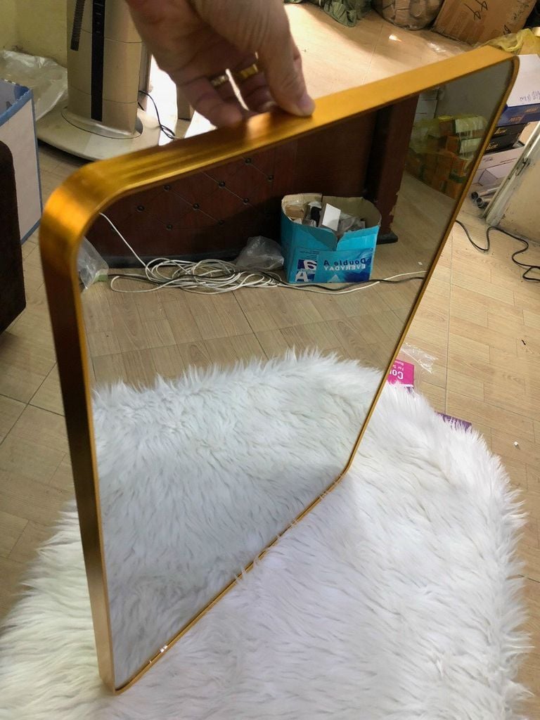 Gương treo tường phòng tắm viền vàng chữ nhật 50x70cm