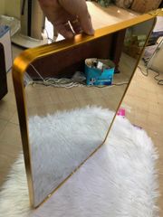 Gương treo tường phòng tắm viền vàng chữ nhật 50x70cm