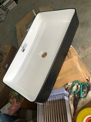 Lavabo Đặt Bàn CS-8147 – Đen Trắng Sang Trọng, Bền Đẹp