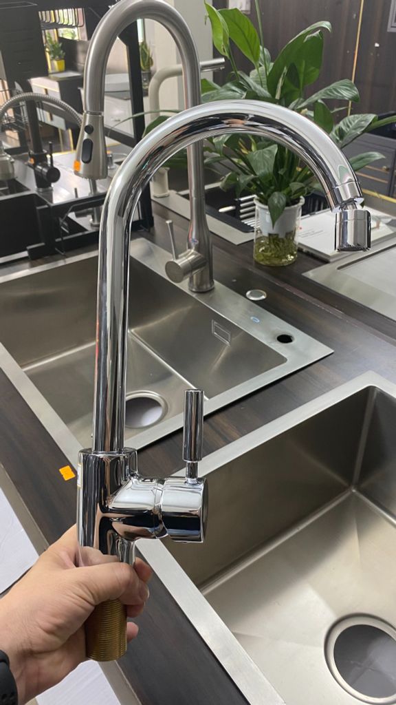 Vòi rửa bát nóng lạnh VC010 – Inox 304 bền đẹp, an toàn