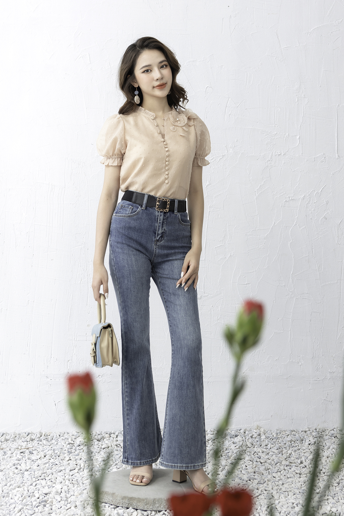 Quần denim loe xanh