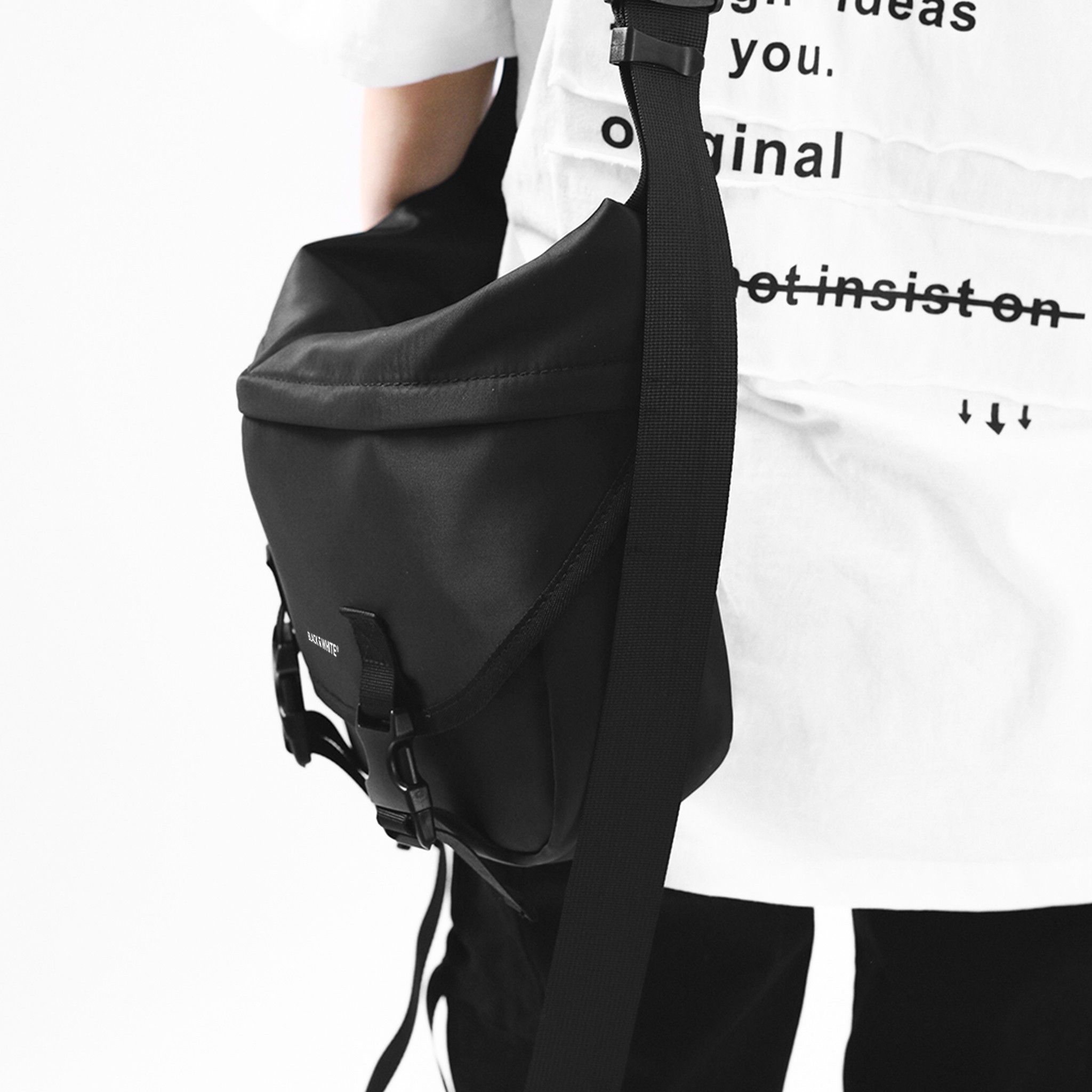  Crescent Retro Messenger Bag 