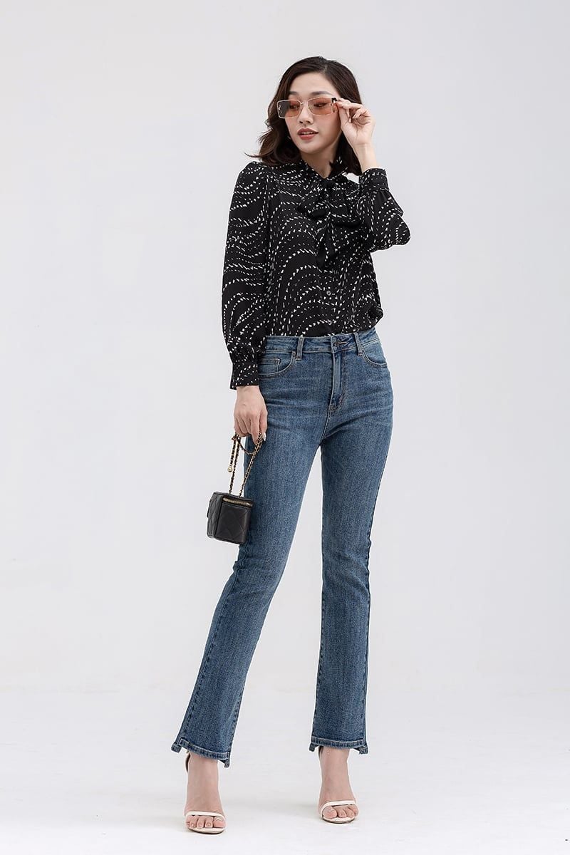 Quần jeans nữ ống loe lệch lai FWJN22SS05L 