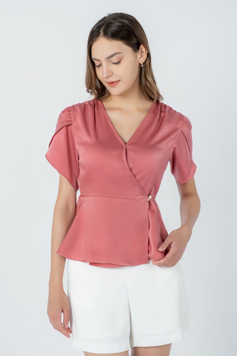  Áo Blouse Cổ Chữ V Nữ Tính FWBL23FH05C 