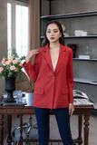  Áo Blazer cổ vest tay dài nữ FWBZ22SS03L 