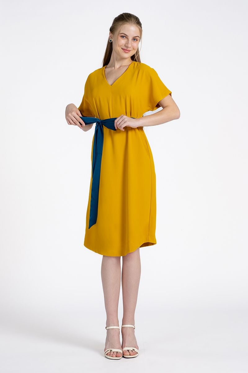  Đầm form suông thắt eo  FWDR22SS07L 