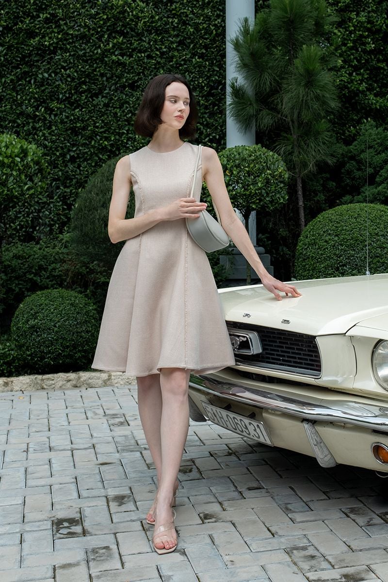  Đầm Sát Nách Cổ Tròn FWDR24FH11G 