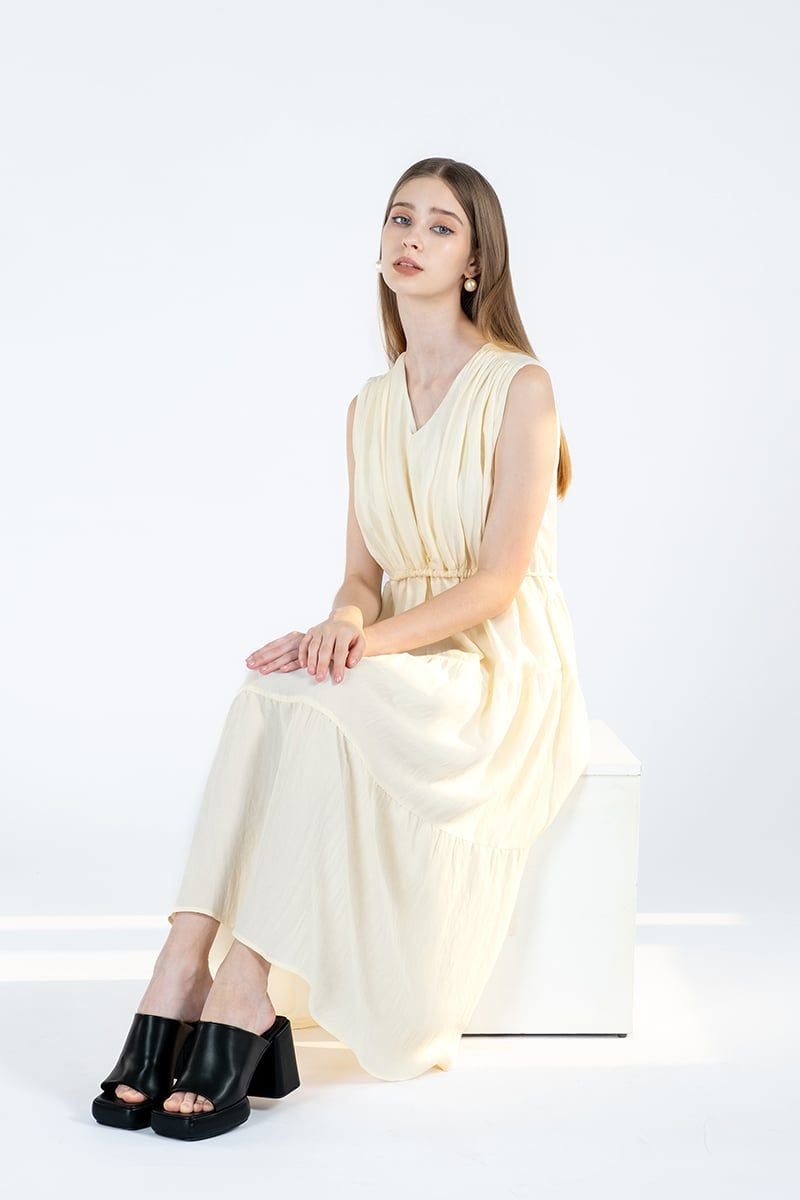  Đầm Cổ V Dáng Xòe FWDR24SS12G 