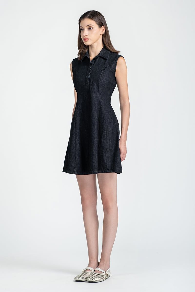  Đầm Denim Sát Nách Cổ Sơ Mi FWDR25SS32G 