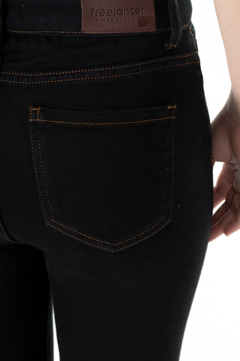  Quần jeans nữ dáng skinny lai tua rua FWJN22FH07C 