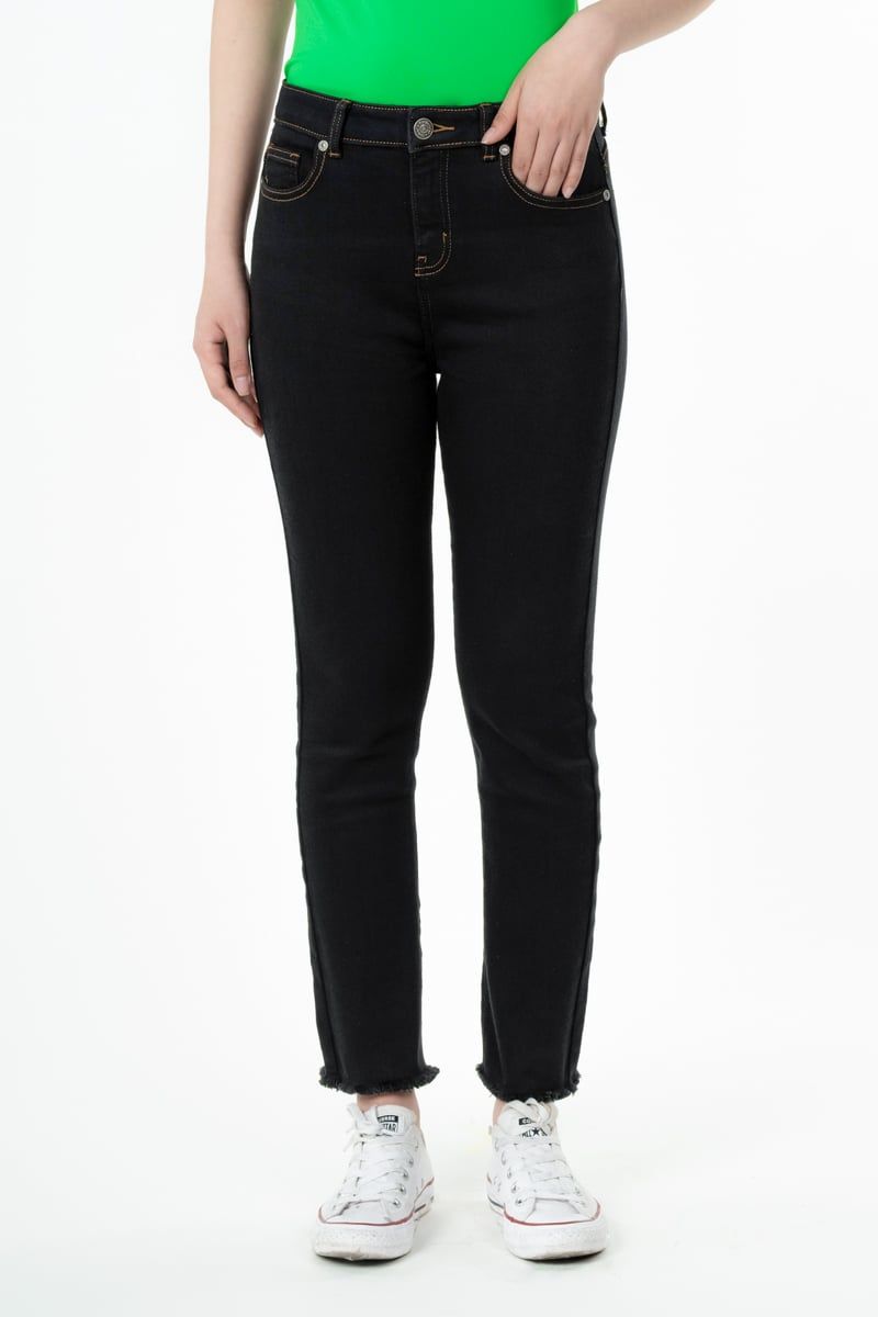  Quần jeans nữ dáng skinny lai tua rua FWJN22FH07C 