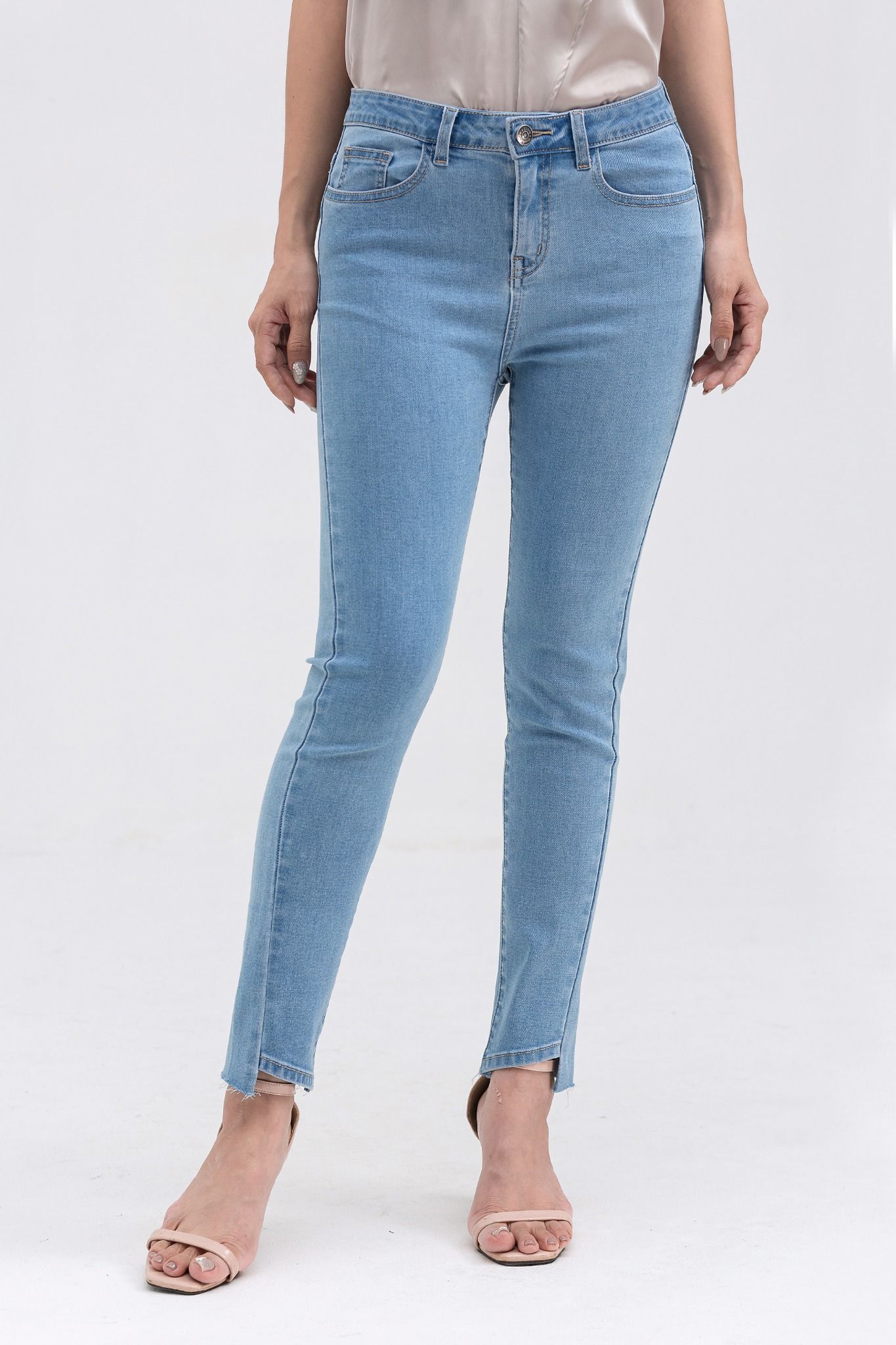  Quần jeans nữ dáng skinny lệch lai FWJN22SS09C 
