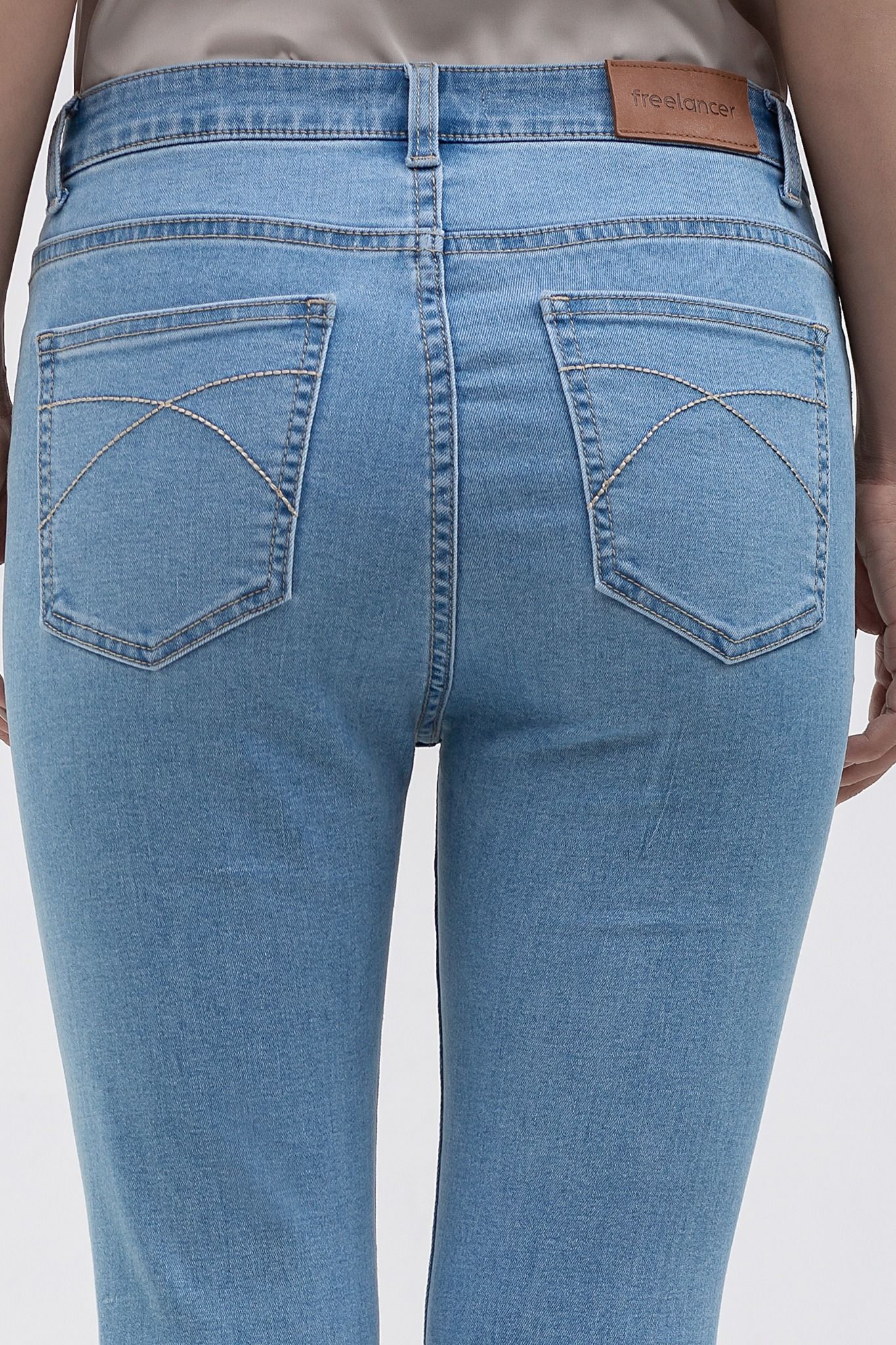  Quần jeans nữ dáng skinny lệch lai FWJN22SS09C 