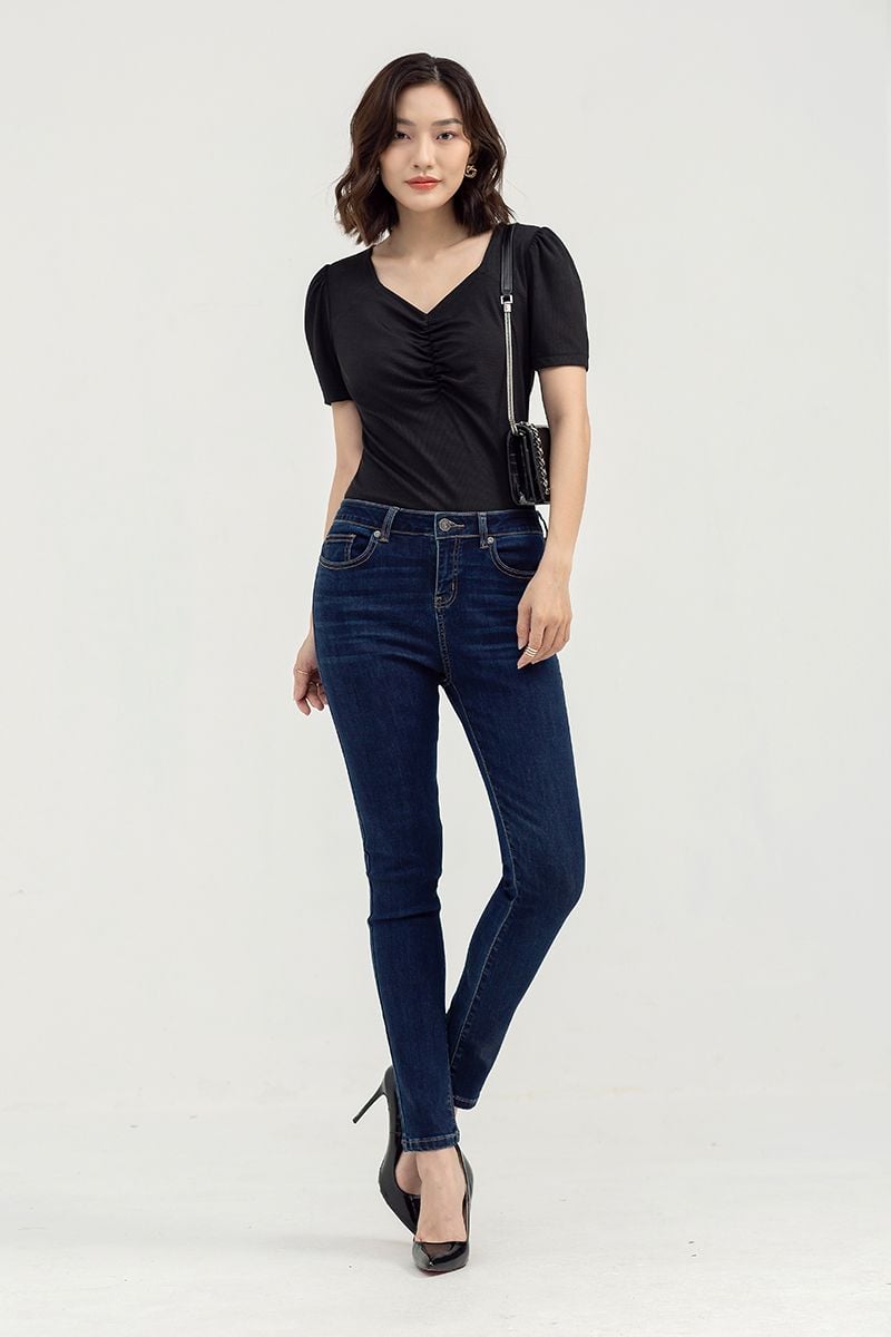  Áo thun tay ngắn cổ tim nhún ngực FWTS22SS04L 