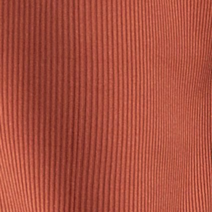  Áo thun tay ngắn cổ tim nhún ngực FWTS22SS04L 