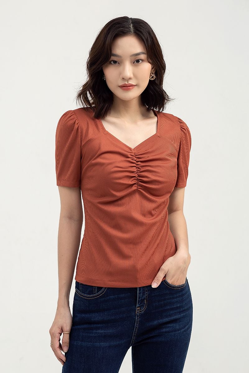  Áo thun tay ngắn cổ tim nhún ngực FWTS22SS04L 