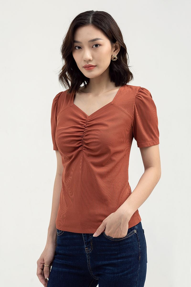  Áo thun tay ngắn cổ tim nhún ngực FWTS22SS04L 