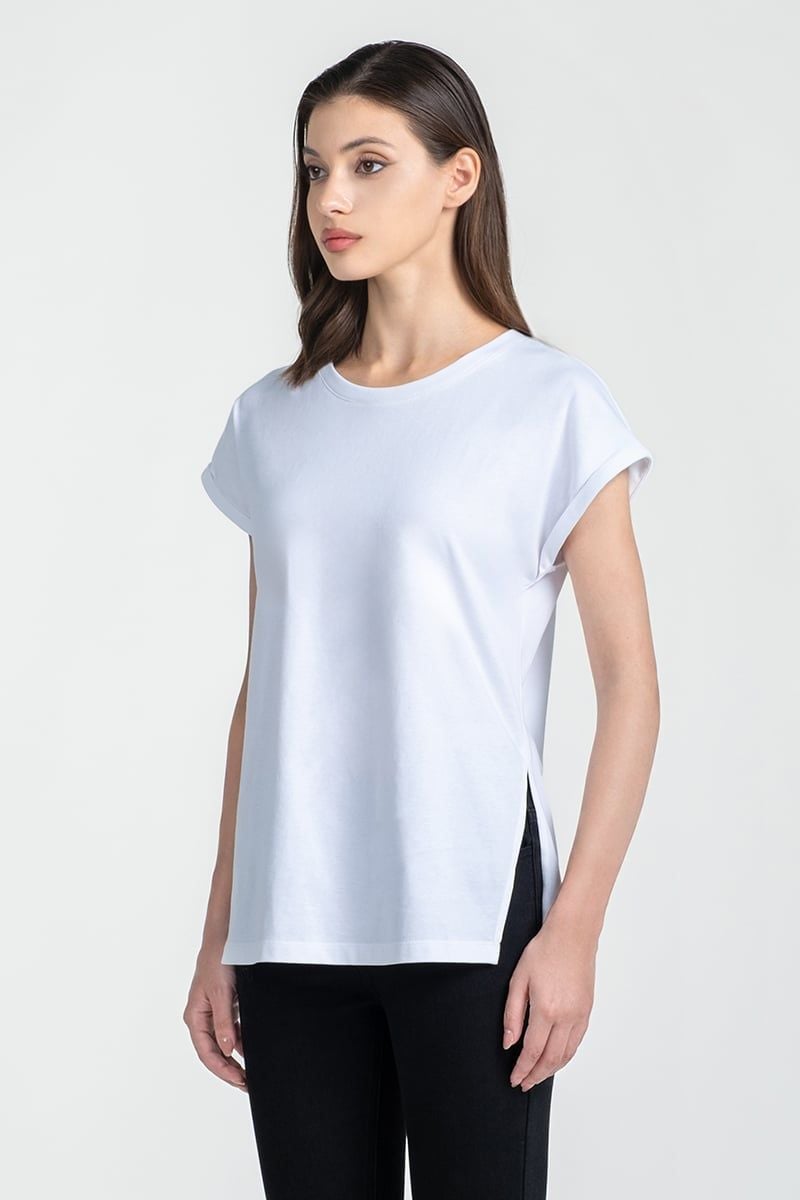  Áo Thun Trắng Cổ Tròn Xẻ Tà FWTS25SS15C 