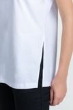  Áo Thun Trắng Cổ Tròn Xẻ Tà FWTS25SS15C 
