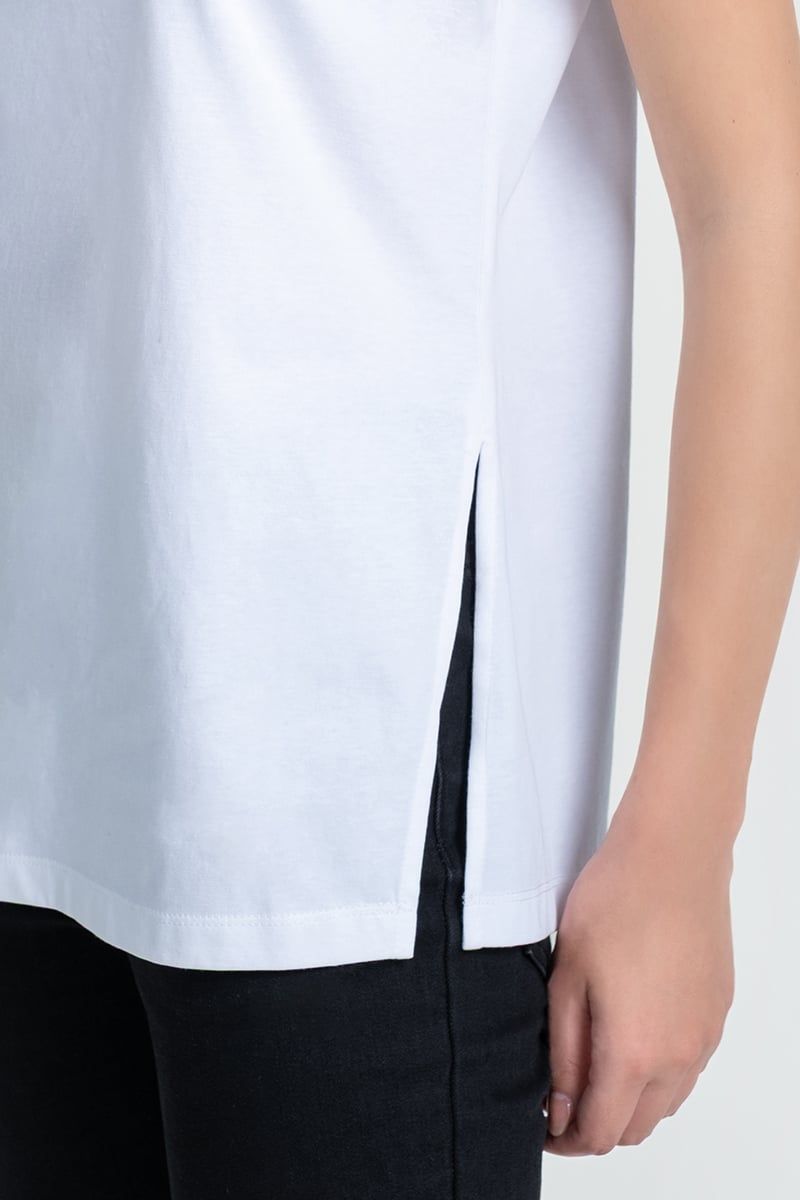 Áo Thun Trắng Cổ Tròn Xẻ Tà FWTS25SS15C 