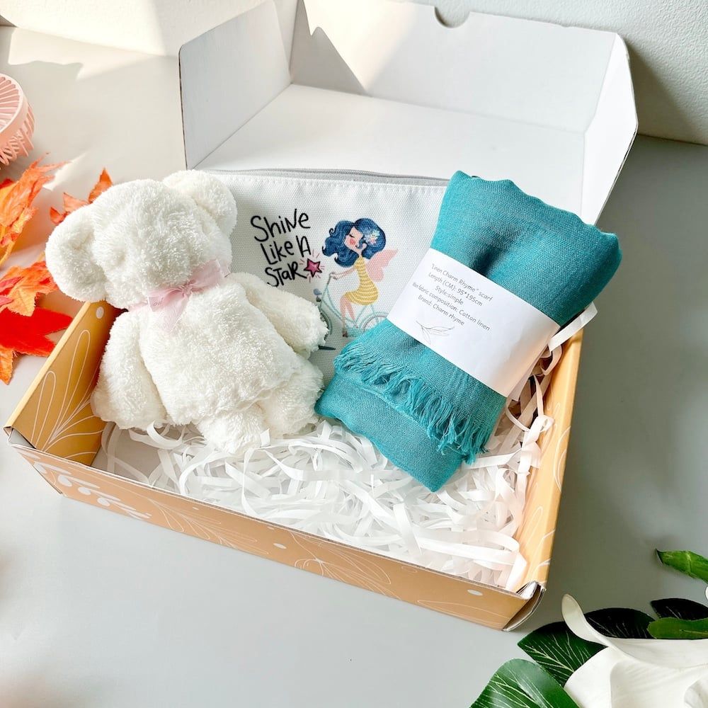  Hộp quà tặng mix 3 món khăn, ví, gấu bông (mix màu ngẫu nhiên) GS1036 