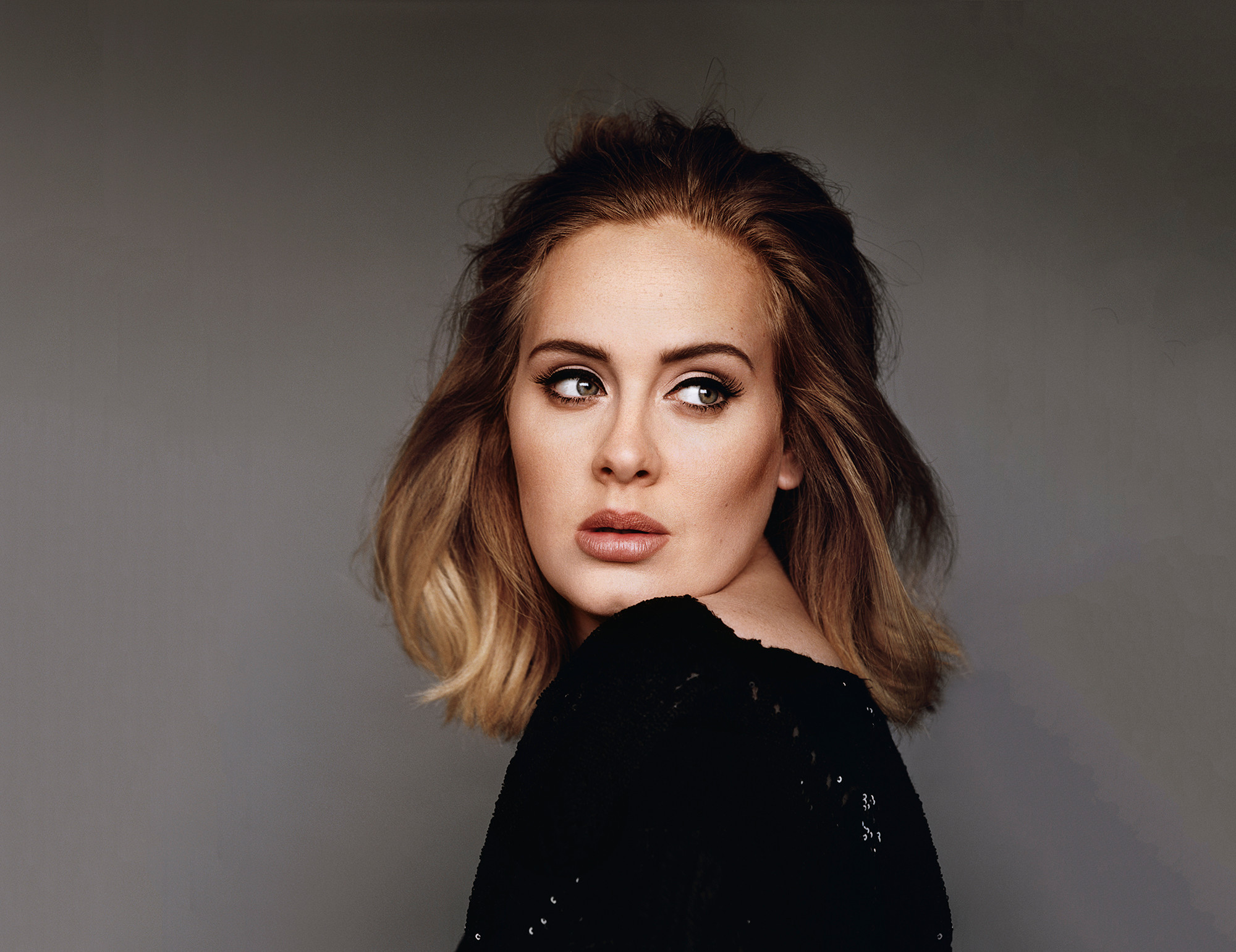 HỌC HỎI PHONG CÁCH NỮ DANH CA ADELE ĐỂ PHỐI ĐỒ CHO QUÍ CÔ NGOẠI CỠ