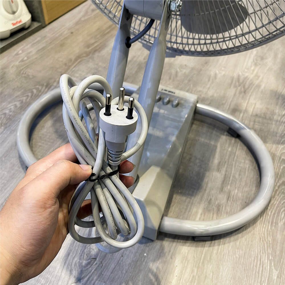 [Hỏa tốc] Quạt Thái Lan sàn Hatari IT22M1 - 197W - Nút nhấn