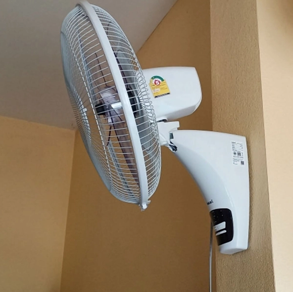 [Hỏa tốc] Quạt Thái Lan treo tường Hatari HF-W18R1 - 64w - Remote