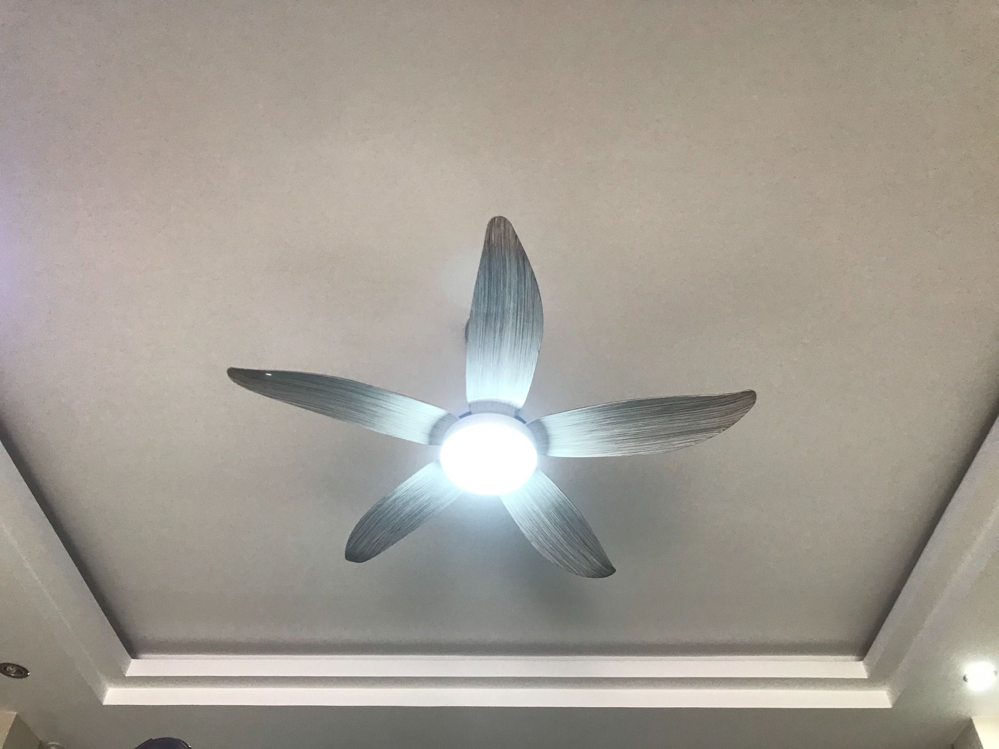 Quạt trần đèn 46ZSM - 1343A - Xám trắng - 1170mm