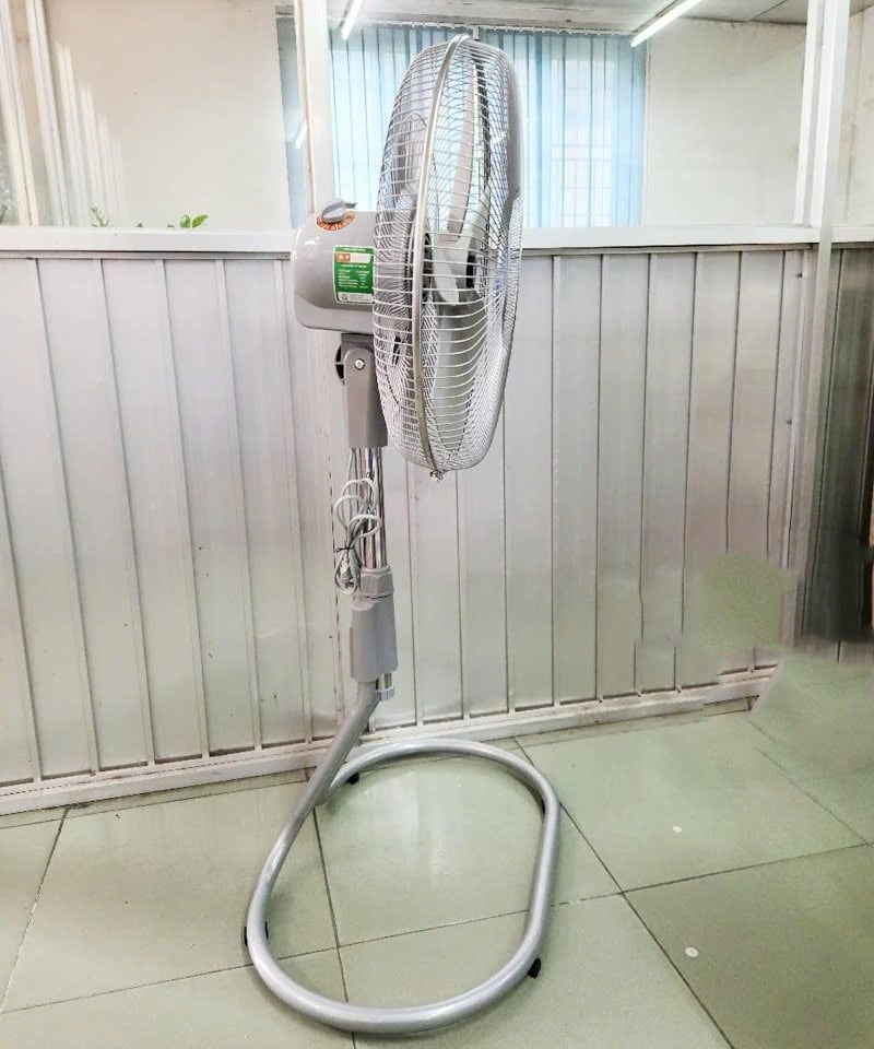 Quạt sàn lửng Ching Hai FF2518 - 45cm - 128W
