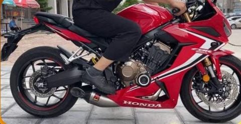 PÔ AKRAPOVIC